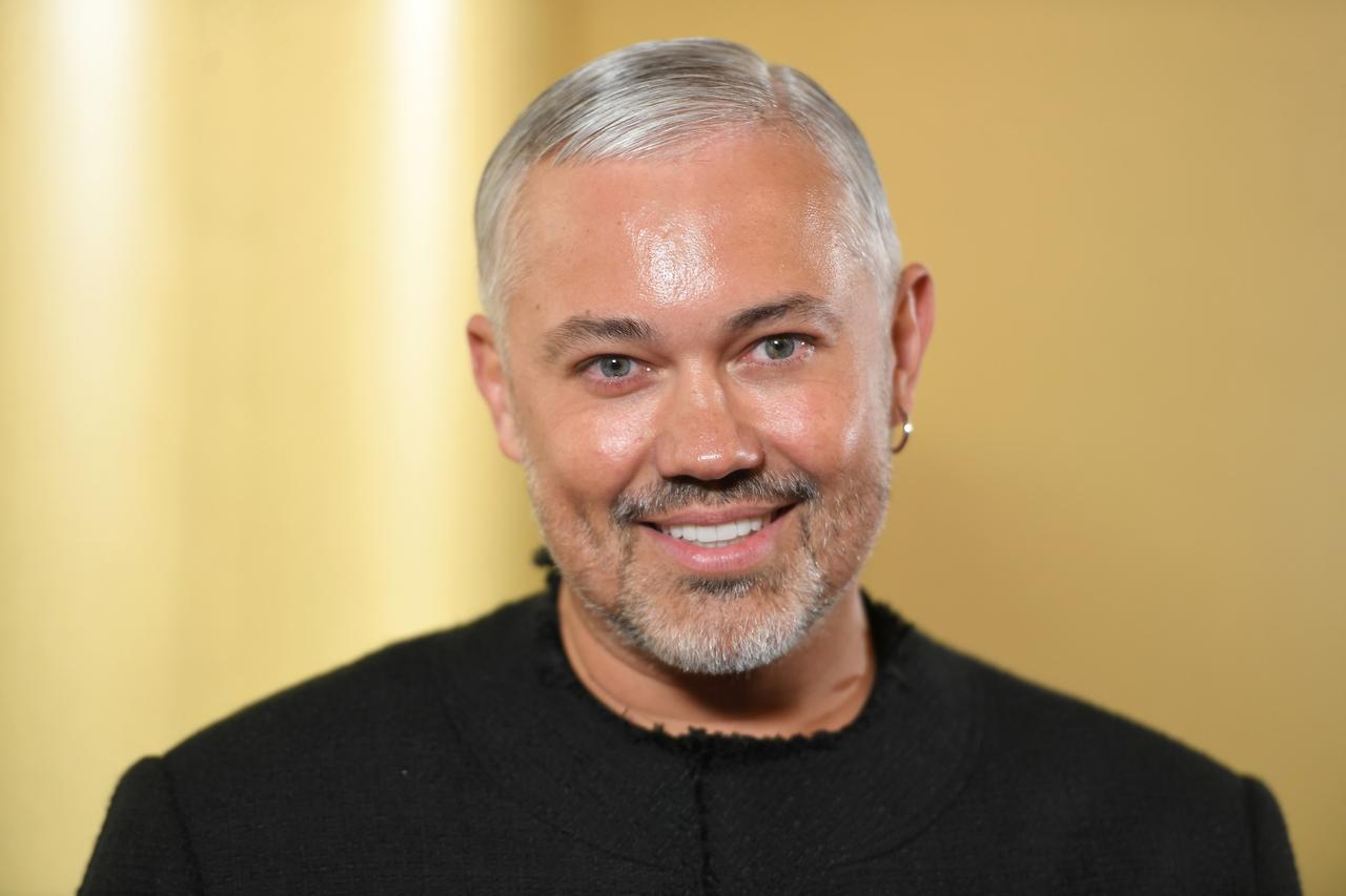 Стилист Рогов посоветовал способ носить летнюю обувь осенью