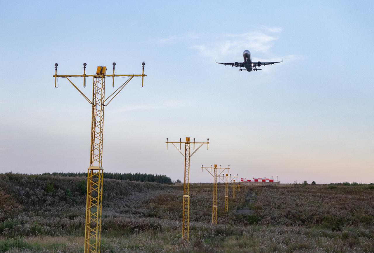 Летевший в Москву самолет экстренно сел с отказавшим двигателем