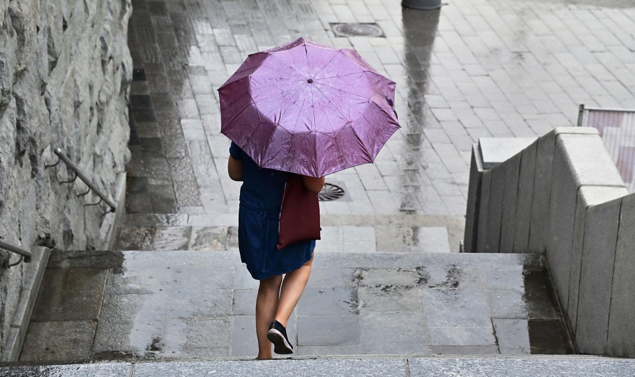 Москвичей предупредили о дожде с грозой и сильном ветре