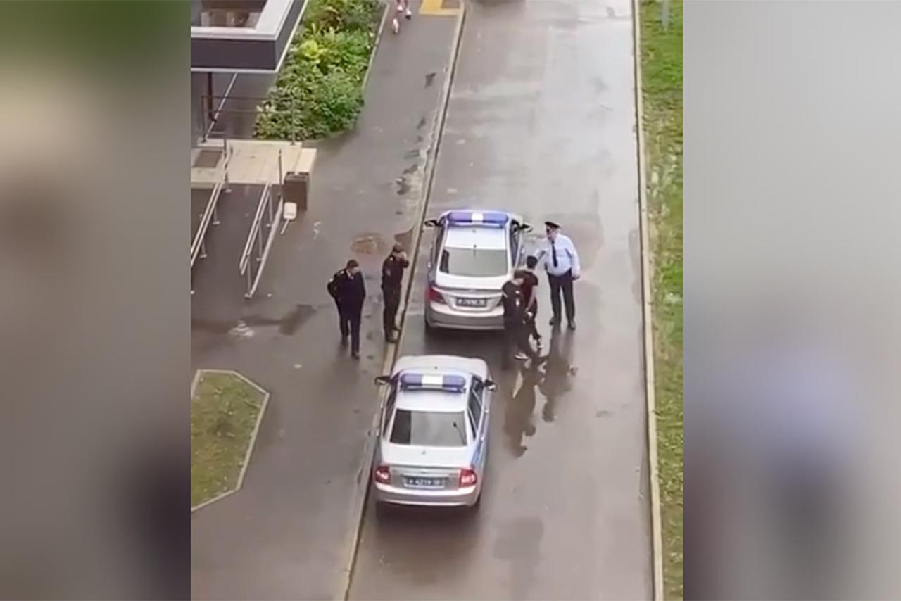 Задержание ударившего спортсменку мигранта попало на видео