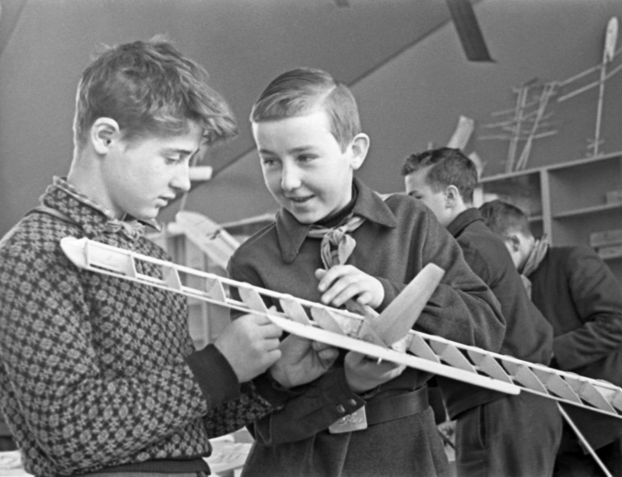 Стало известно о самых популярных развлечениях советских мальчишек в Москве