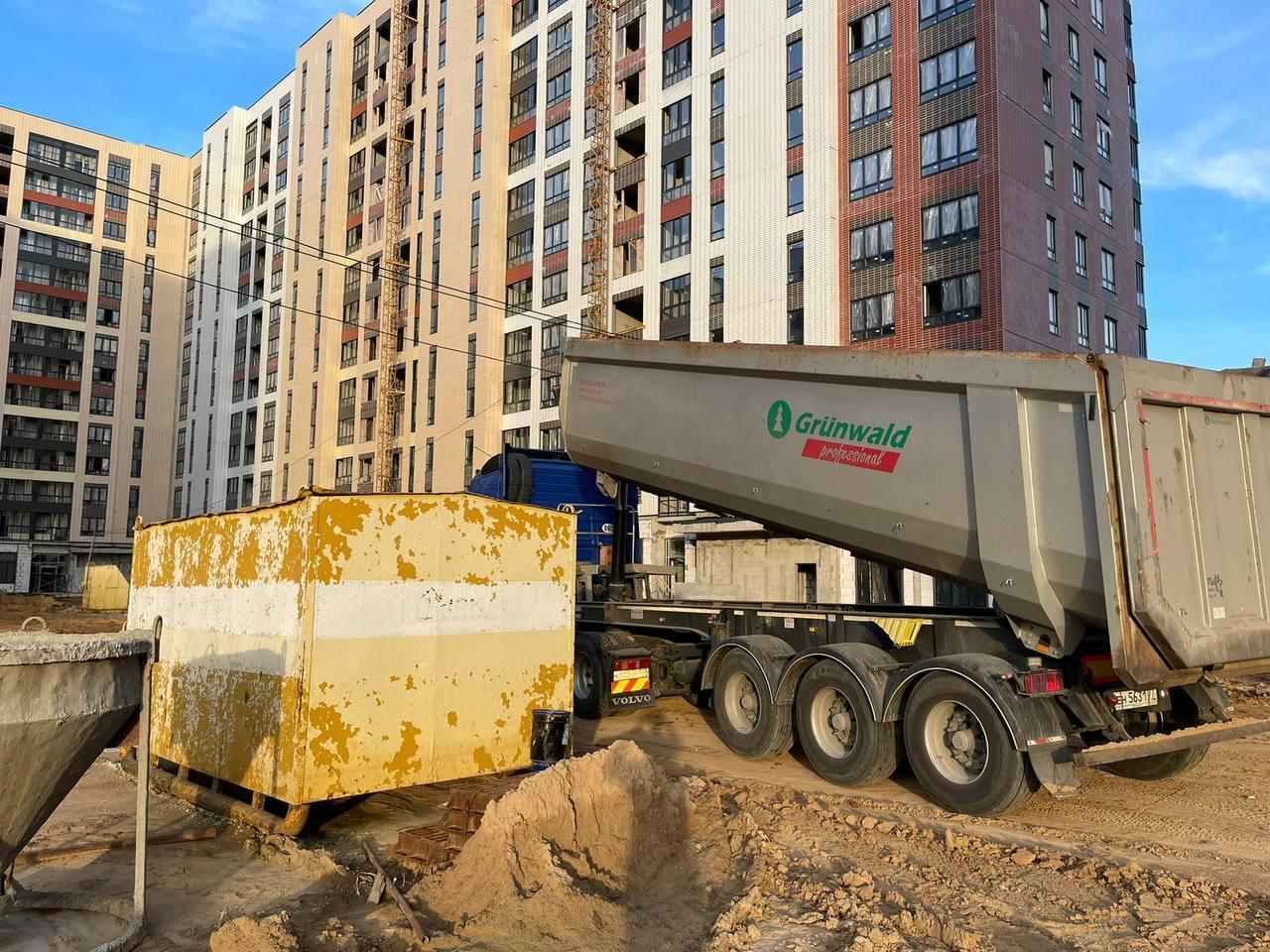 Водитель грузовика погиб от удара током на стройке в Москве