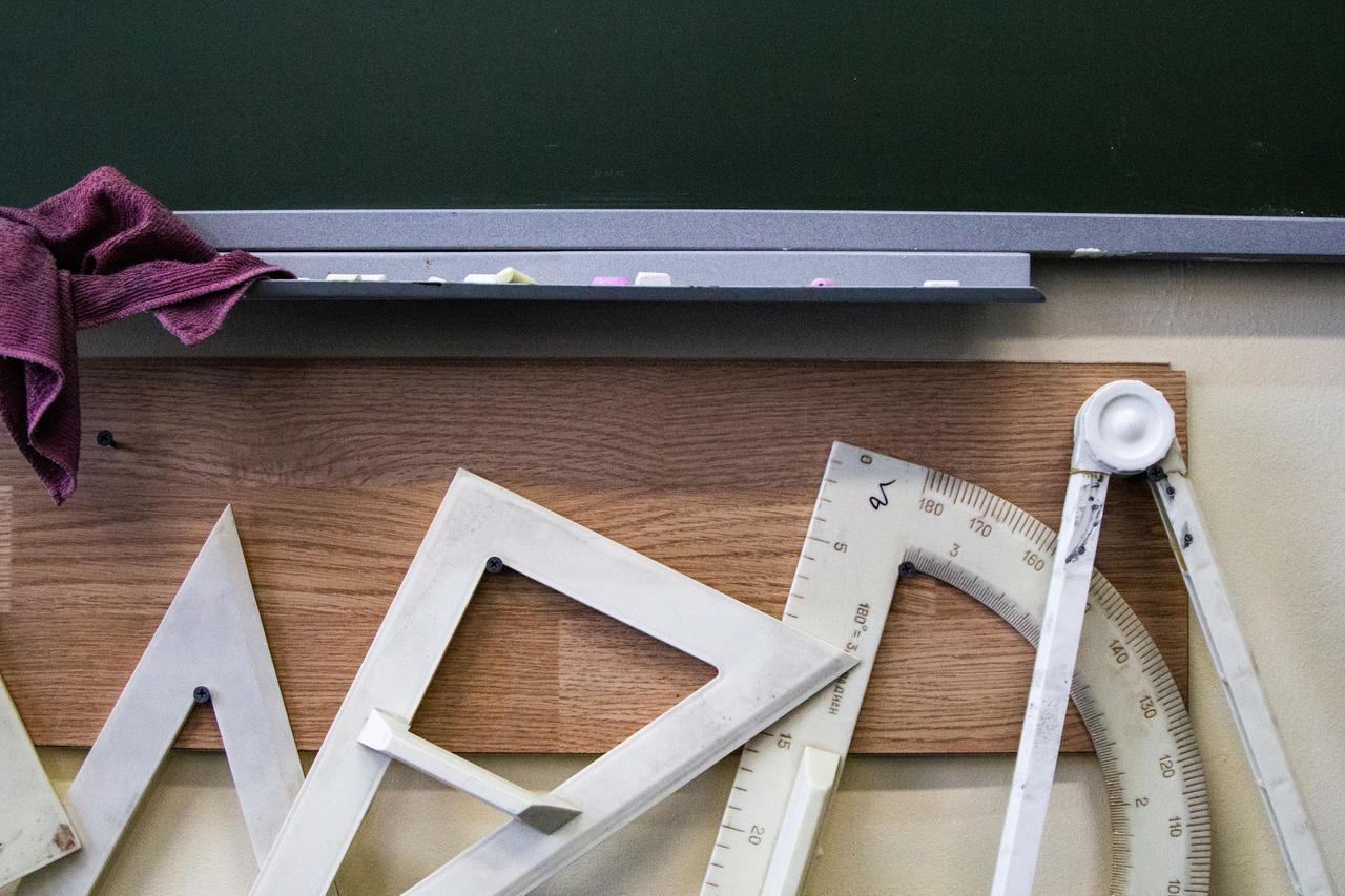 Названы самые проблемные классы в столичных школах