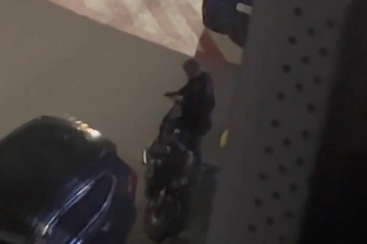 Мужчина устроил стрельбу в подмосковном дворе и попал на видео