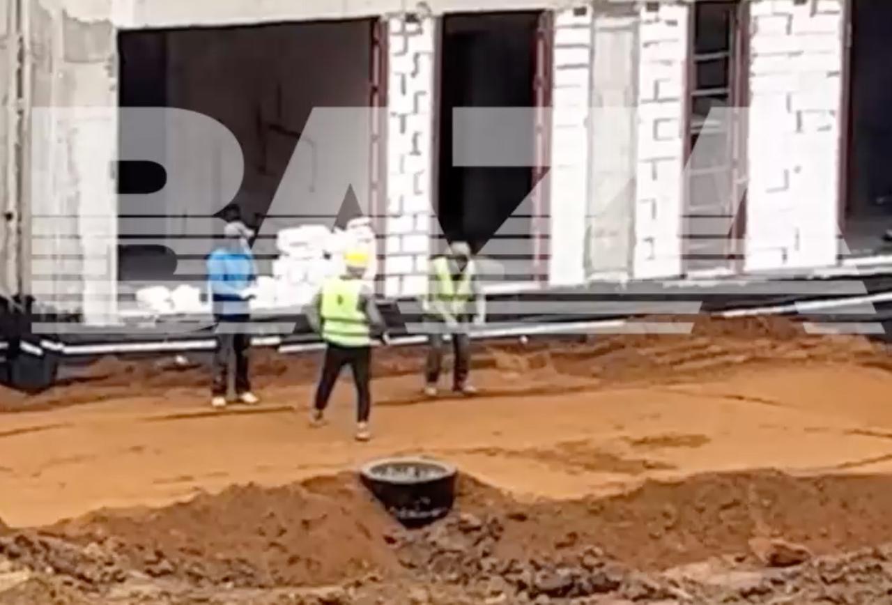Атлетические соревнования на стройке в Москве попали на видео