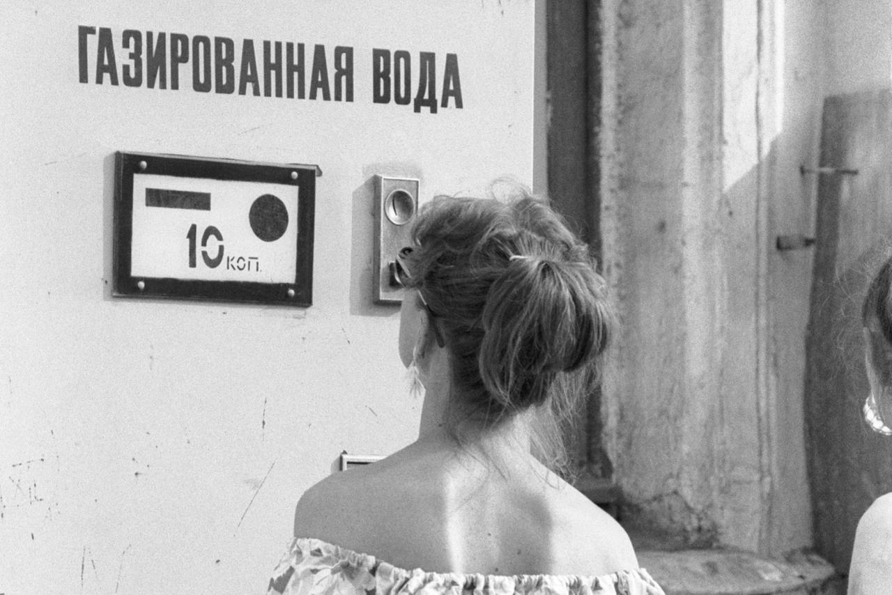 Москвичи вспомнили лайфхак времен СССР по приобретению газировки с сиропом