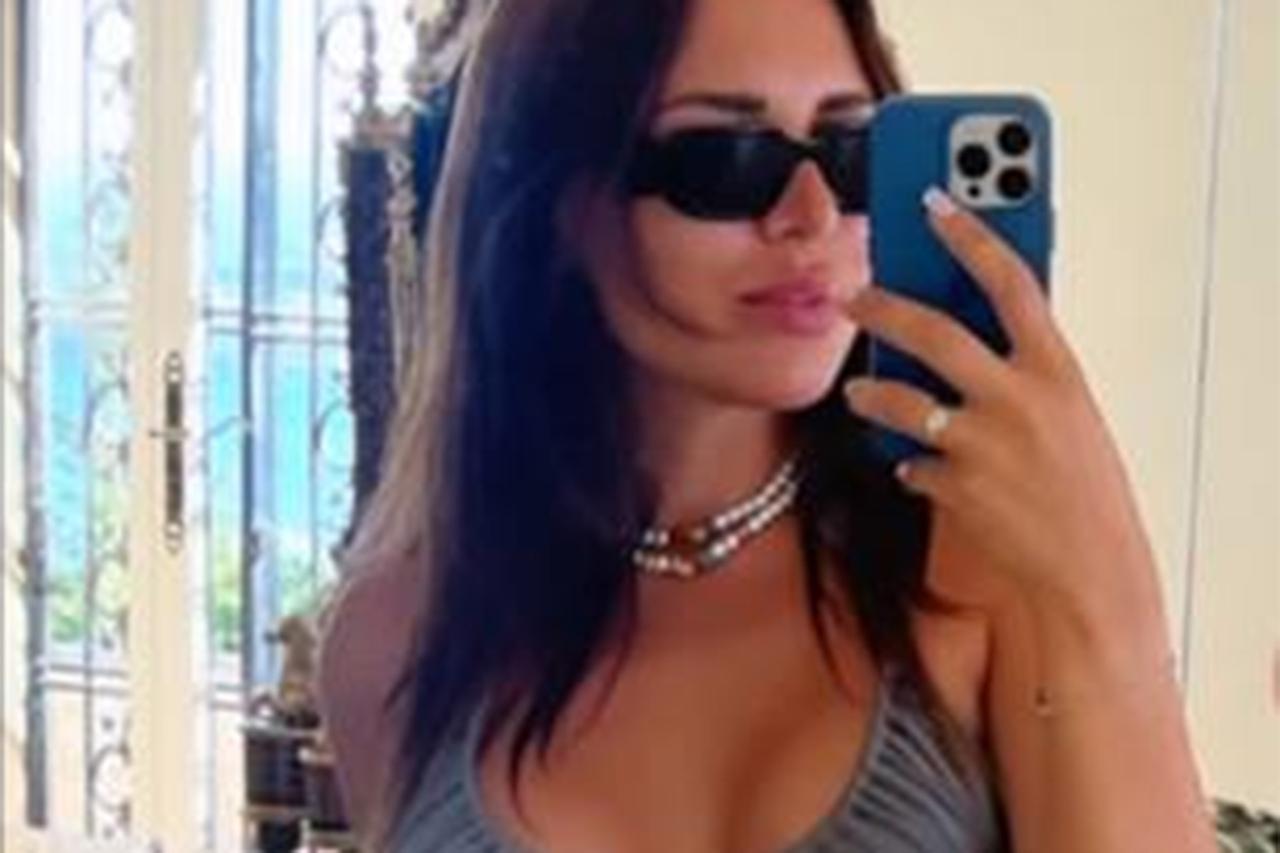 41-летняя жена шеф-повара Константина Ивлева показала фигуру в купальнике