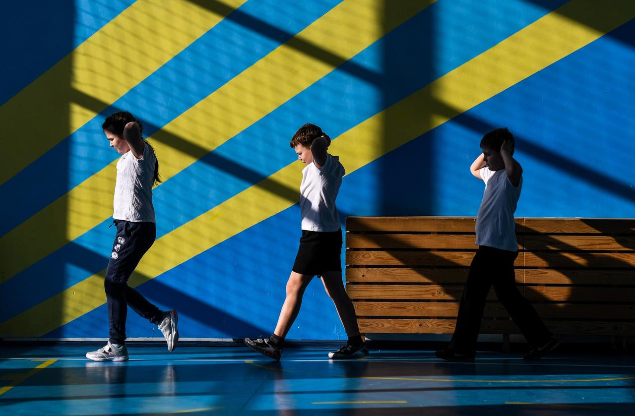 Ортопед назвала реальные причины сколиоза у детей