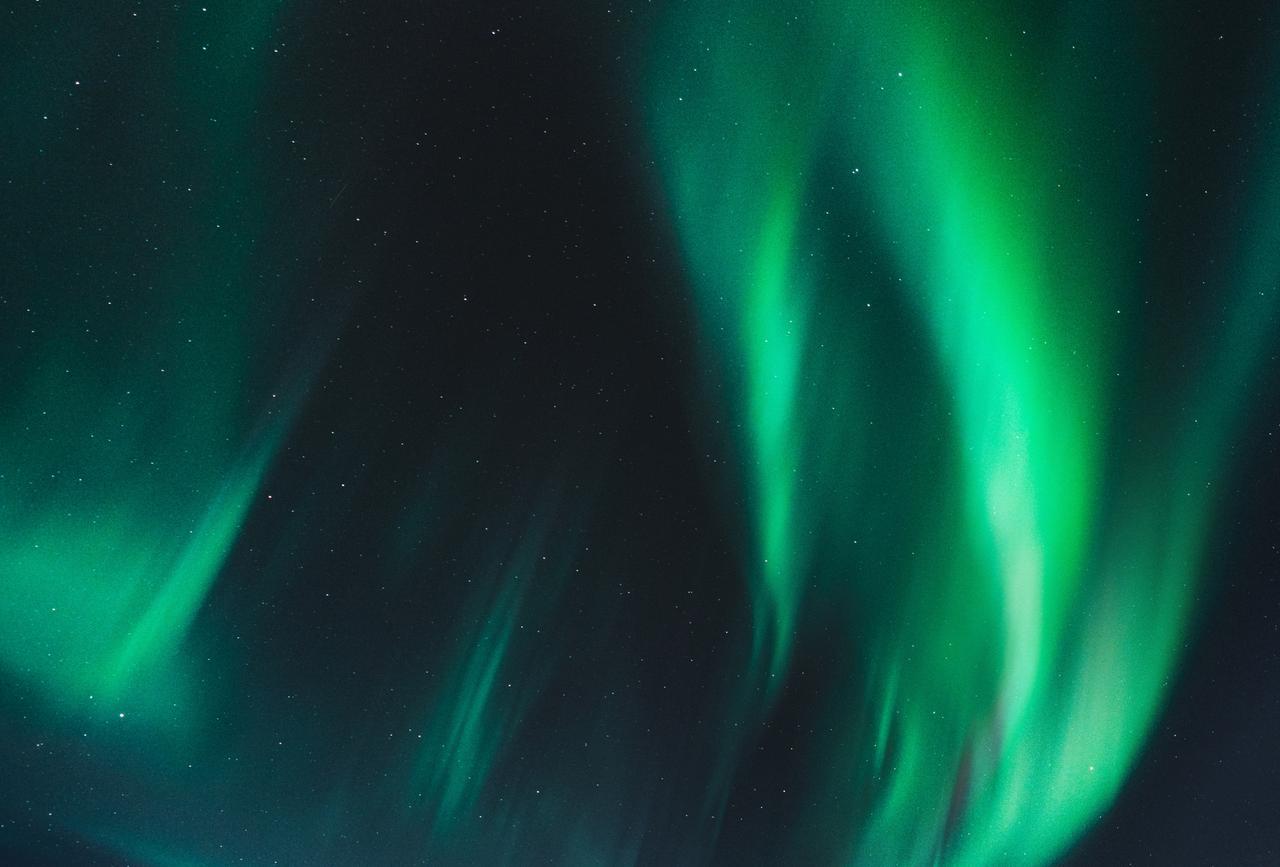 Опубликованы фото северного сияния в Подмосковье
