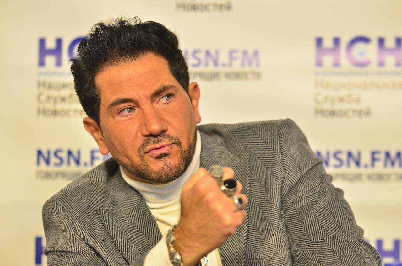 Авраам Руссо задолжал 11 тысяч рублей штрафа за парковку