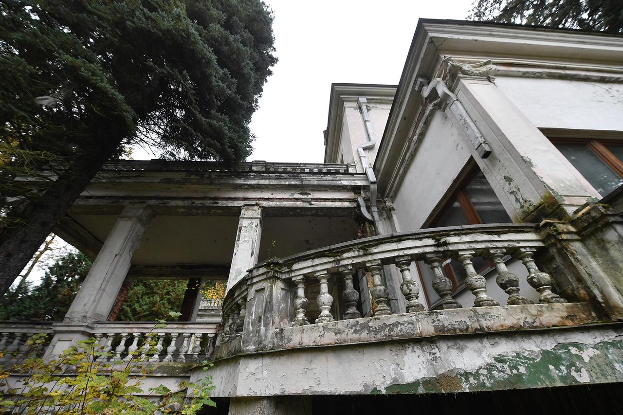 Раскрыта стоимость выставленной на торги подмосковной дачи Сталина