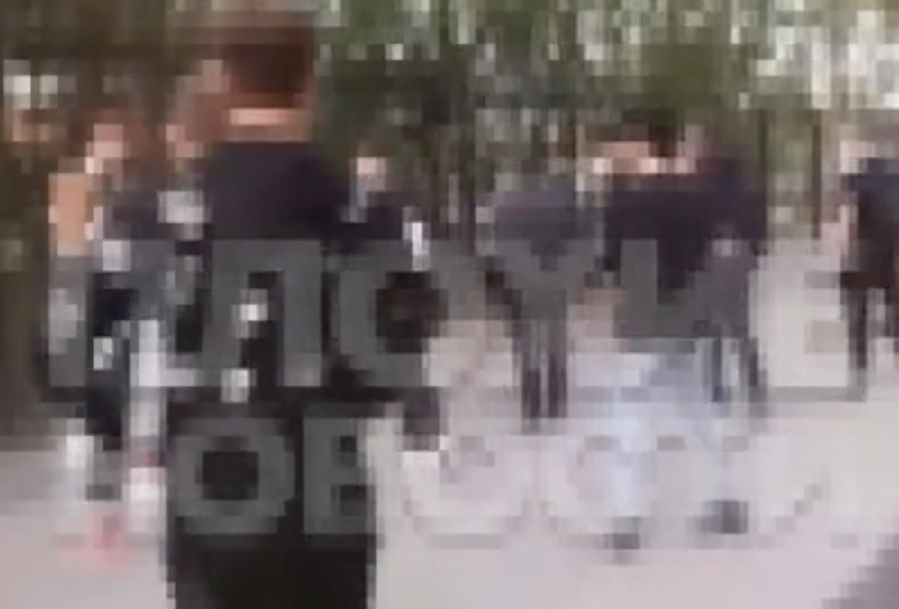 Подростки втроем избили молодого человека в Подмосковье и попали на видео