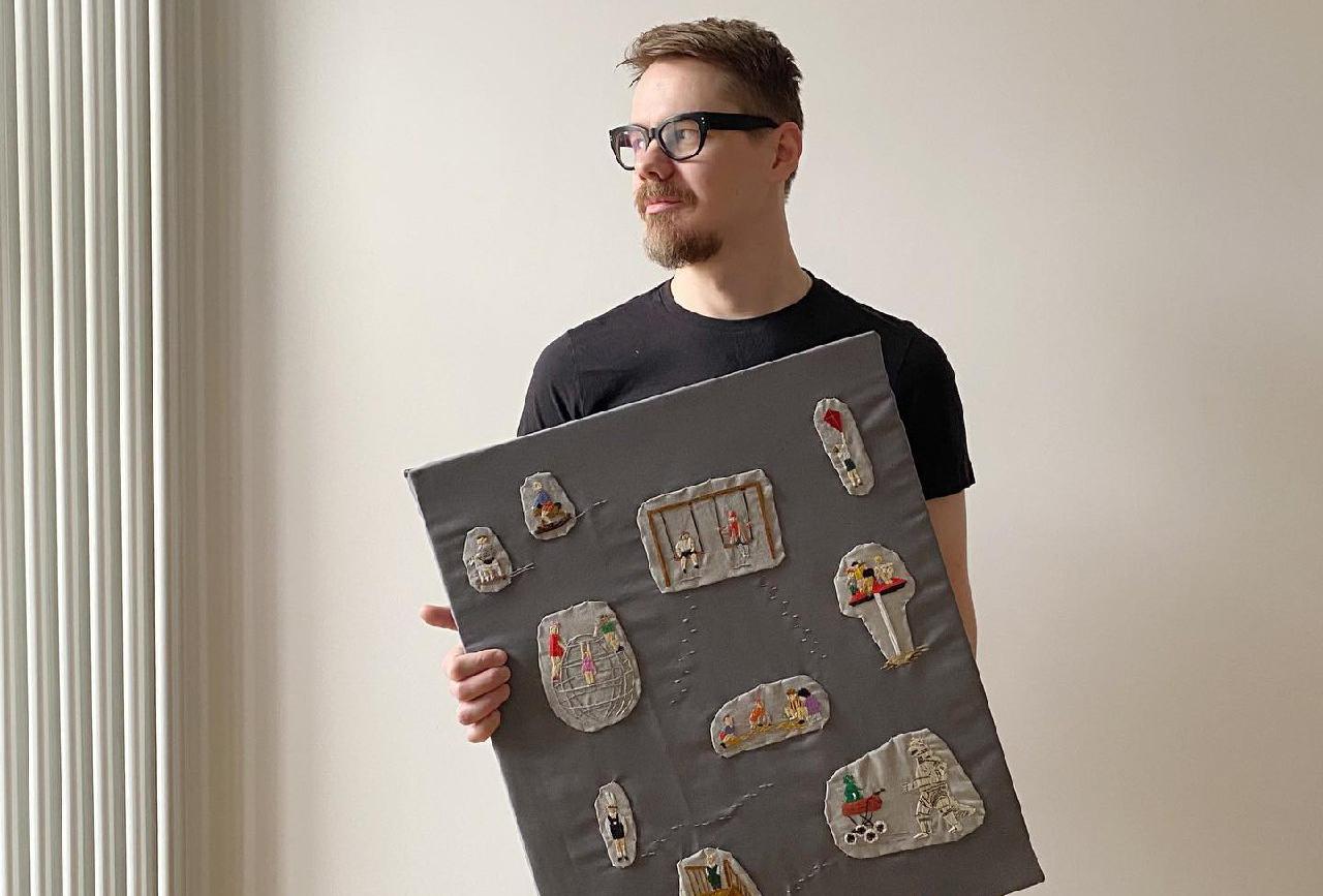 Увлеченный вышивкой москвич высказался о немужских занятиях