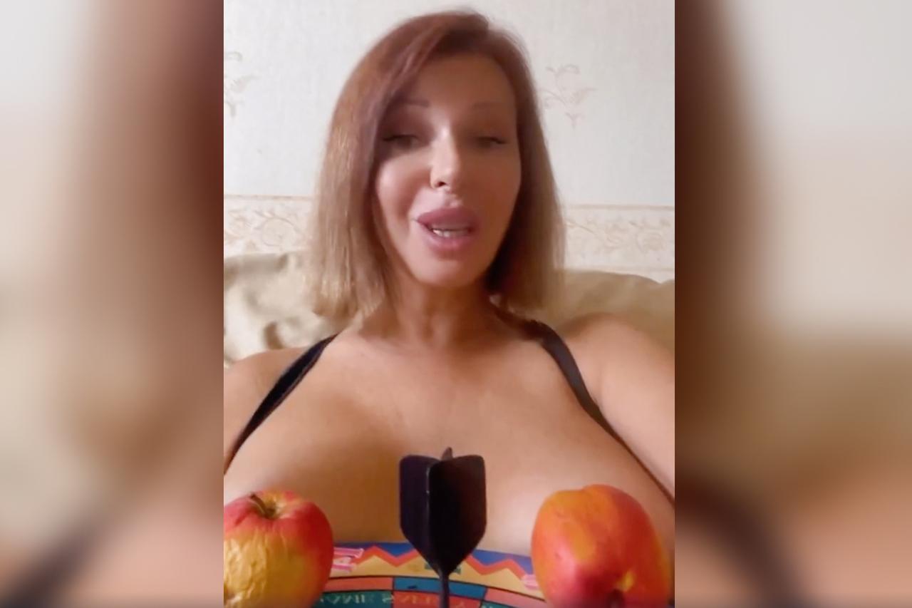 57-летняя Наталья Штурм опубликовала видео топлес