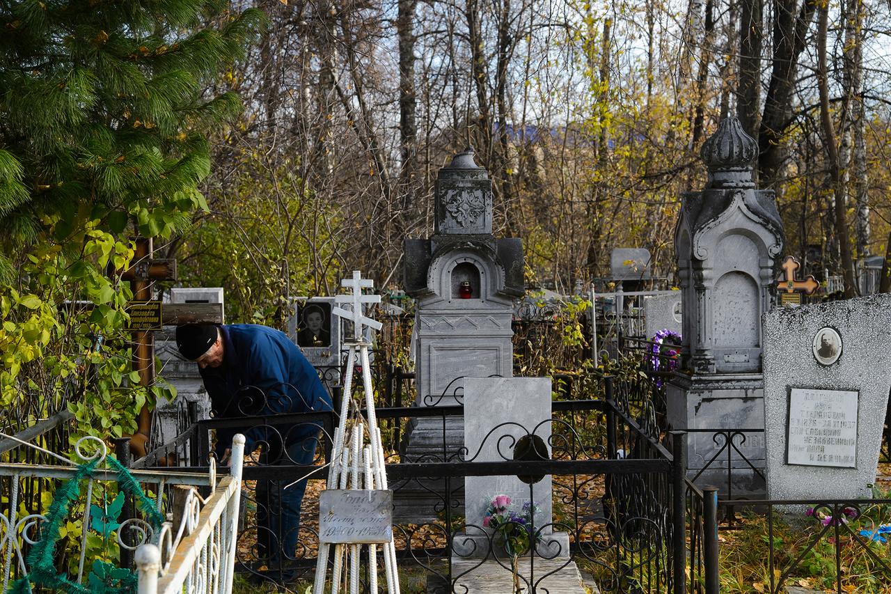 Сотрудник погоста раскрыл содержимое поминальных пакетов