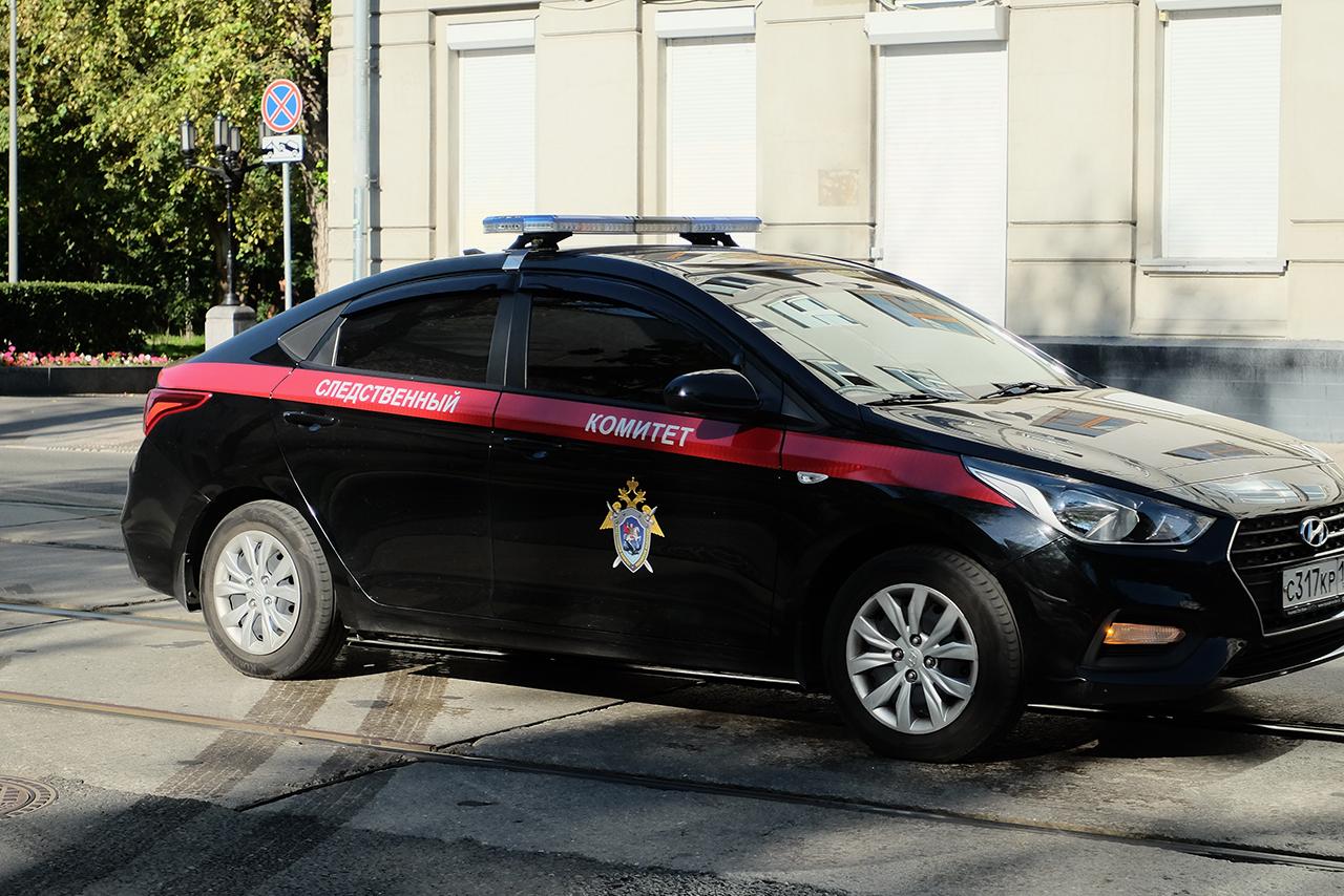 Трое мужчин с ножами напали на семейную пару на проезжей части в Москве