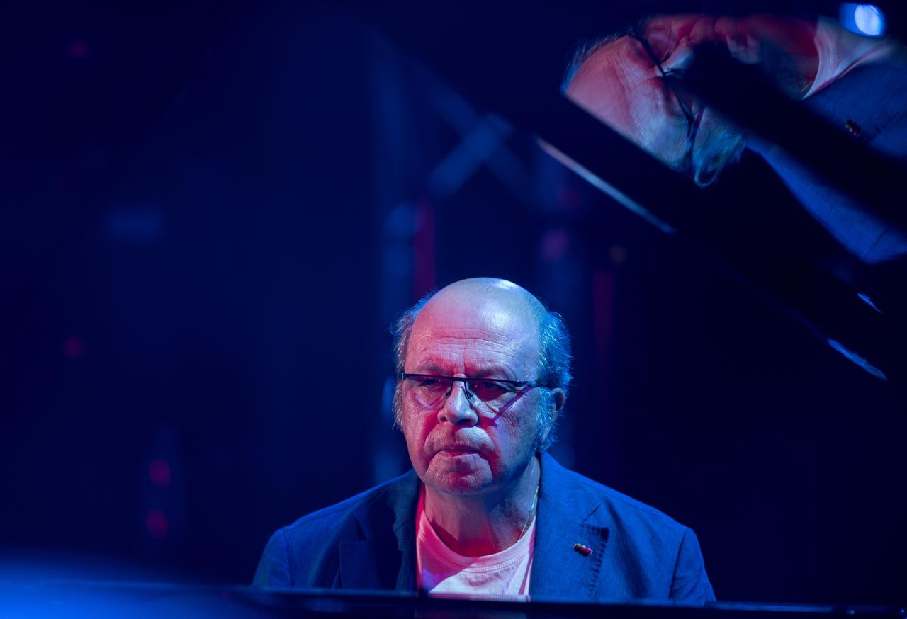 Легендарного российского пианиста экстренно госпитализировали