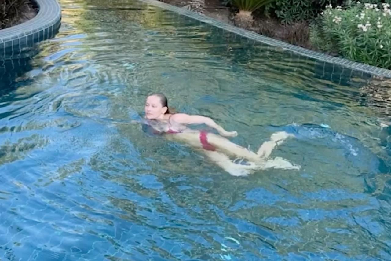 Юлия Пересильд снялась на отдыхе в бикини