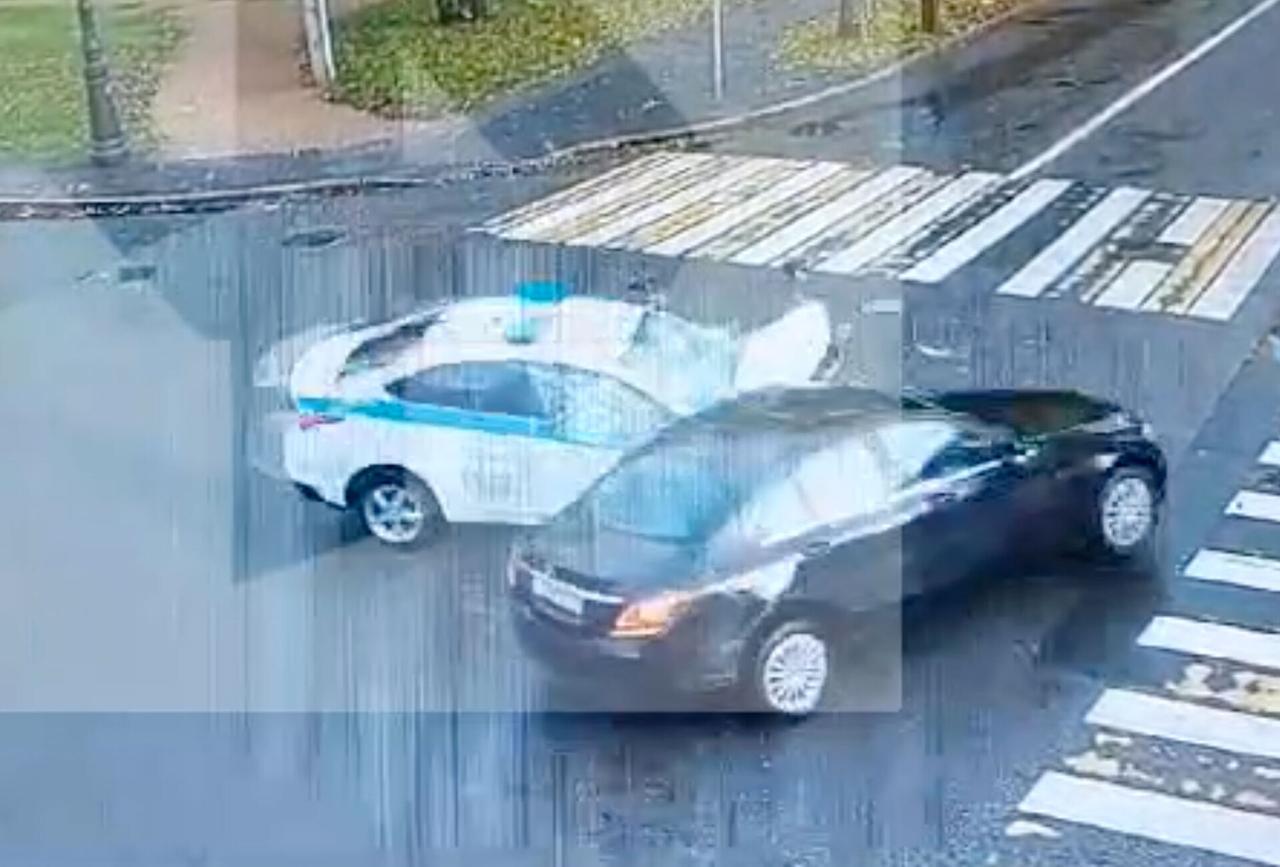ДТП с полицейской машиной в Подмосковье попало на видео