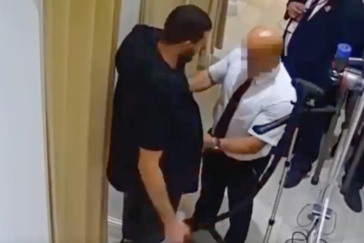 В Подмосковье мужчина обокрал магазин ради возлюбленной и попал на видео