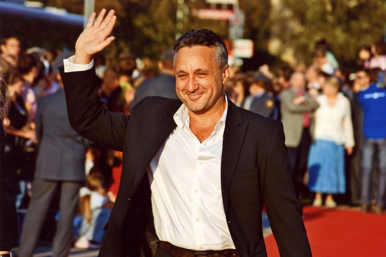 «В гости в Москве так просто не ходят». Известный режиссер об отличии москвичей и питерцев и судьбе Петрова с Васечкиным