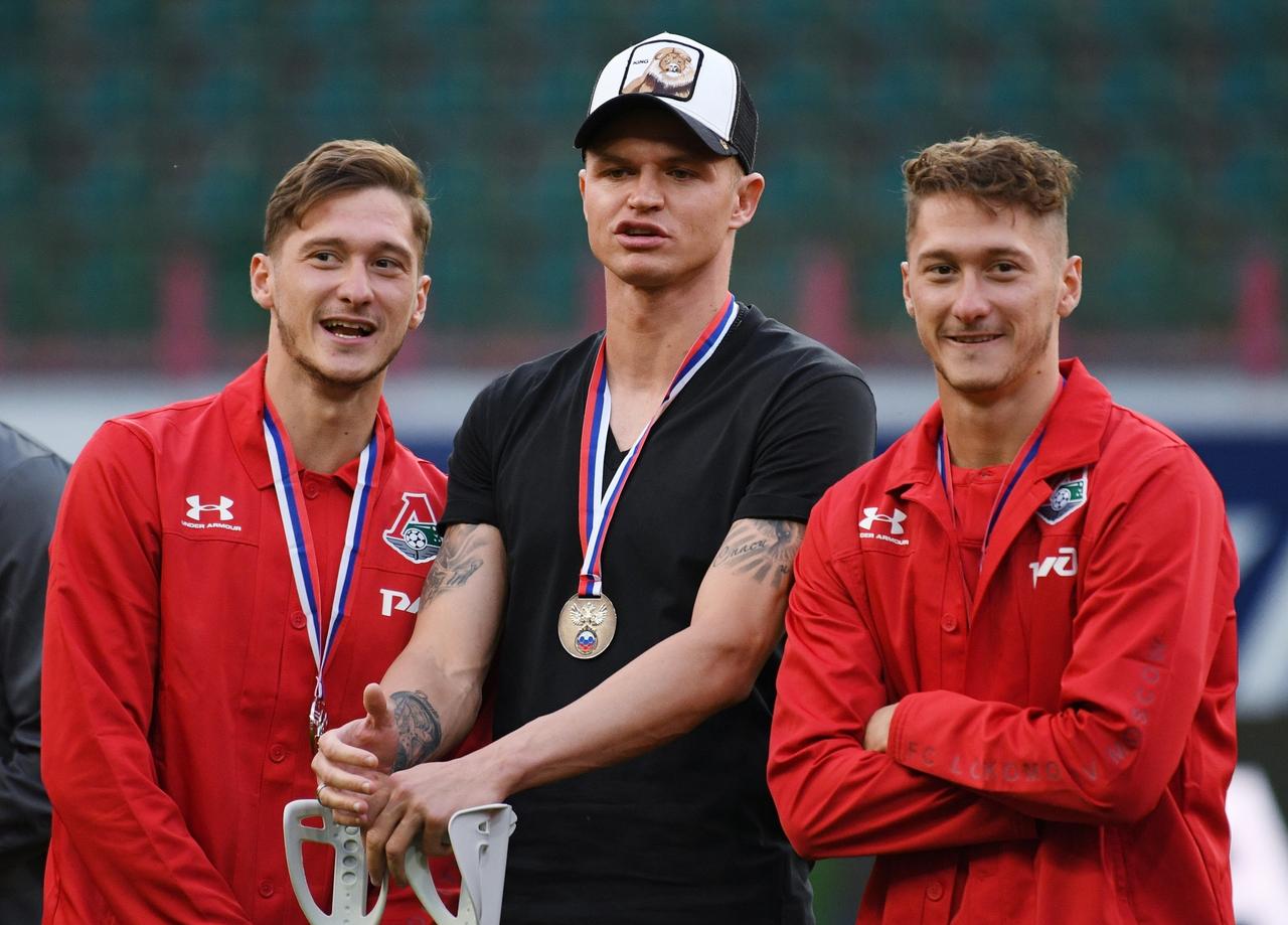 Дмитрий Тарасов (в центре). Архивное фото