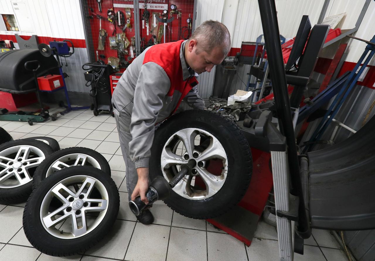 Москвичей призвали «переобуть» свои автомобили