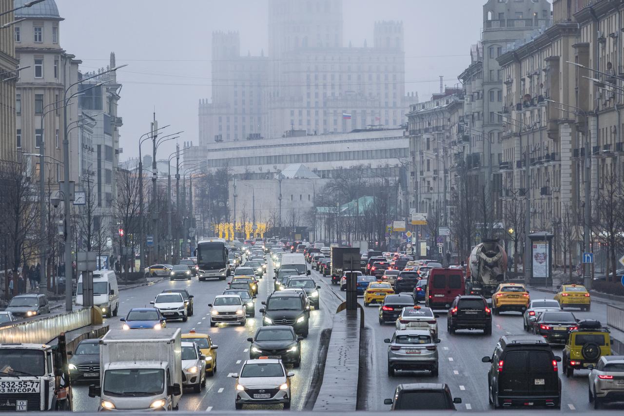 Москвичей предупредили об опасности на дорогах