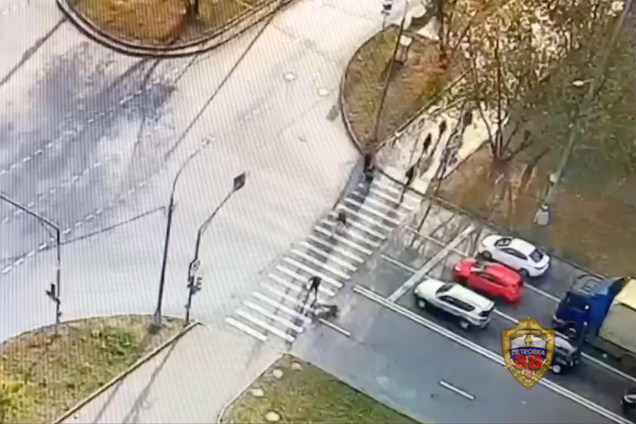 Нокаут на пешеходном переходе в Москве попал на видео