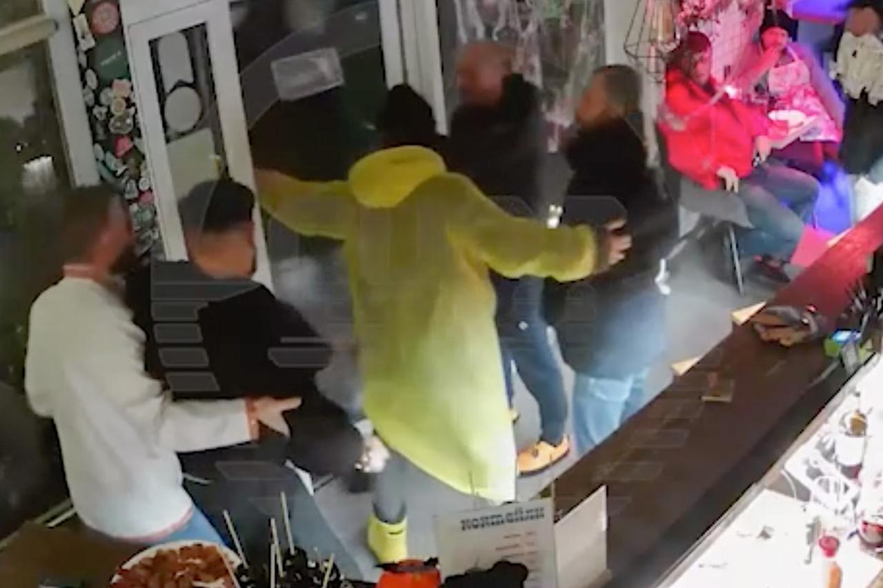 Ресторатор набросился с кулаками на посетителя подмосковного бара