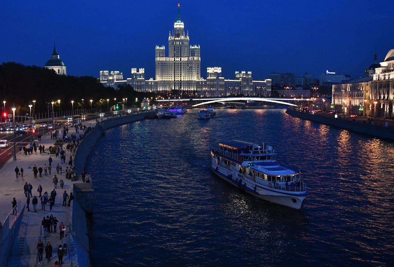 Из Москвы-реки вытащили девушку