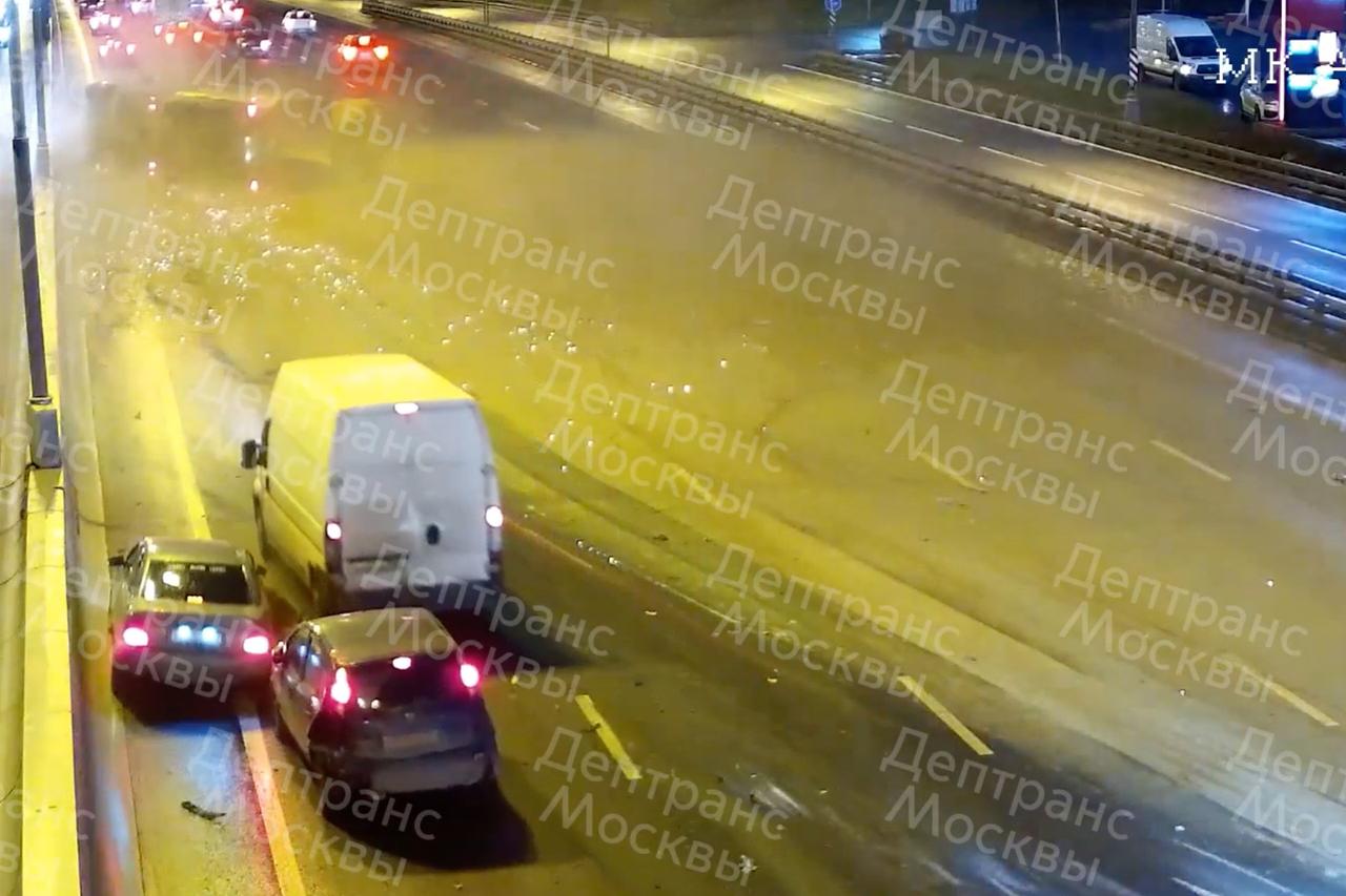 На МКАД несколько ДТП в одном месте попали на видео