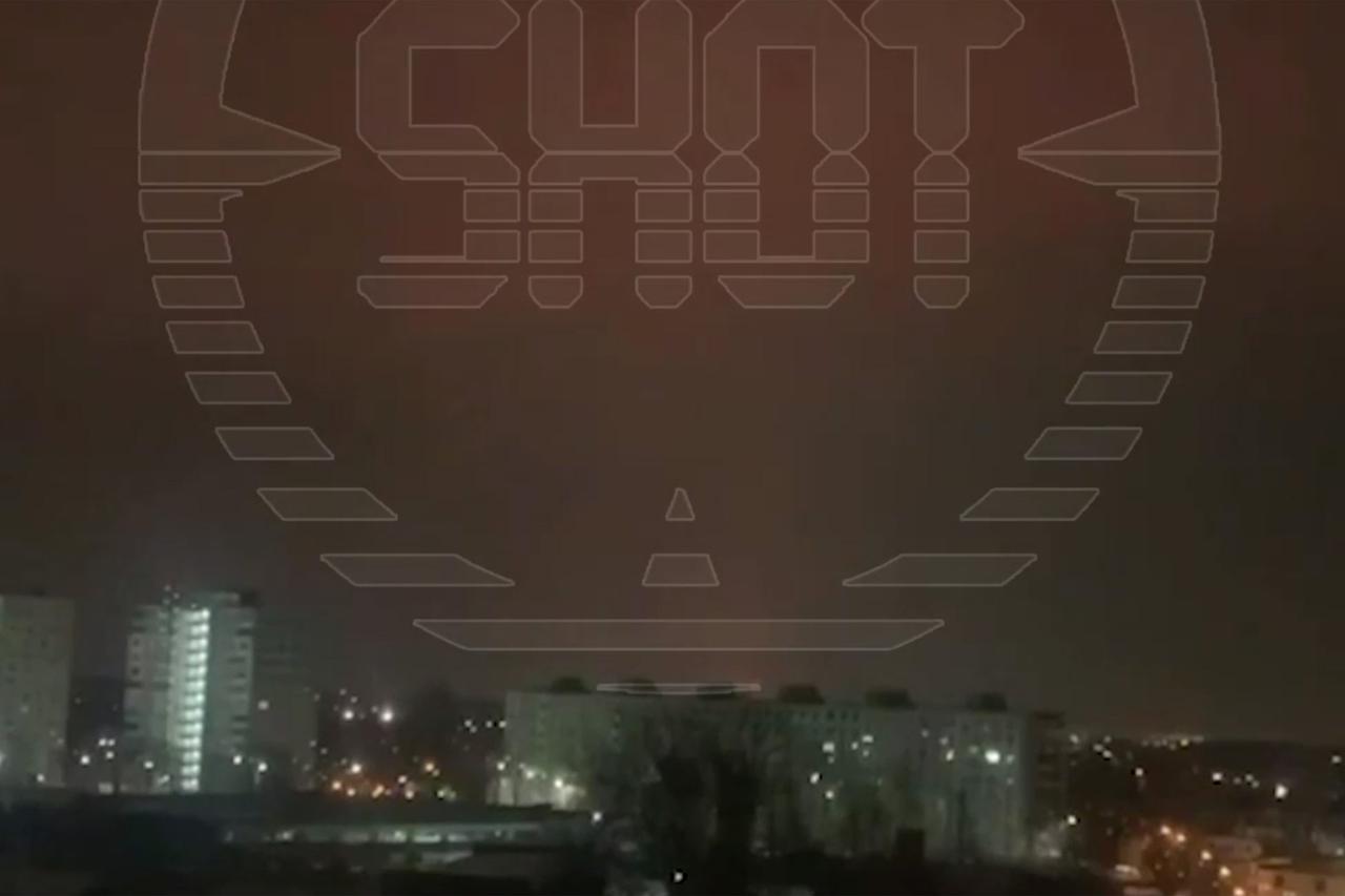 В Подмосковье яркие вспышки в небе попали на видео