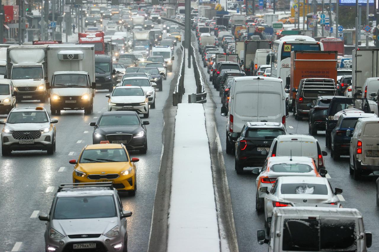 Москвичей предупредили о серьезных транспортных проблемах
