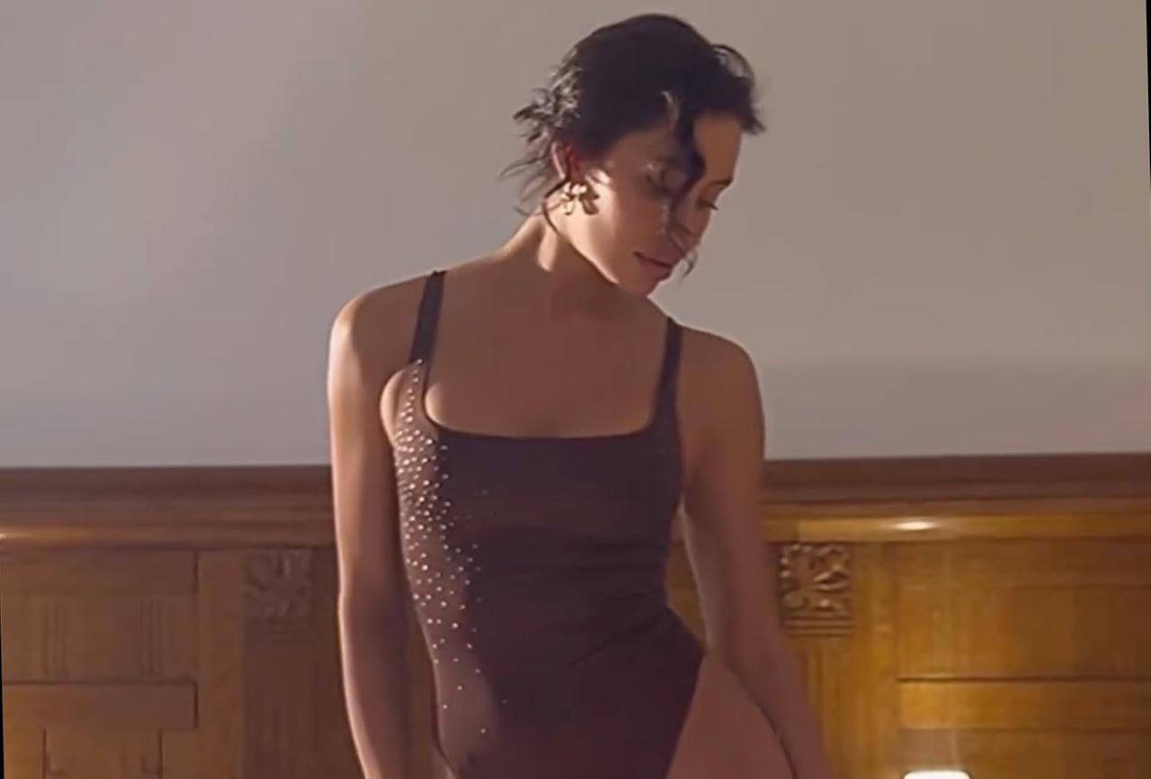 Возлюбленная Тимати показала фигуру в купальнике