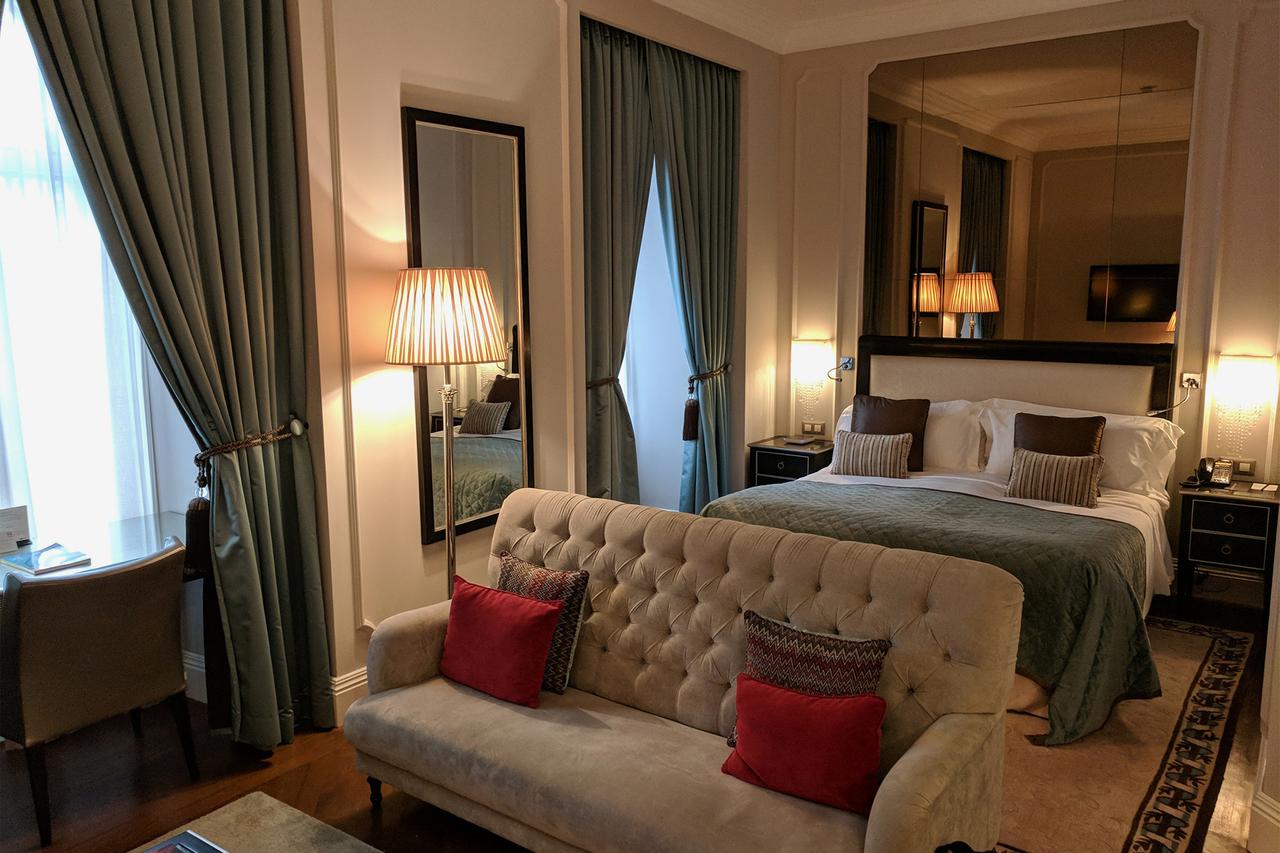 Названа стоимость проживания в отелях Москвы и Санкт-Петербурга на Новый год