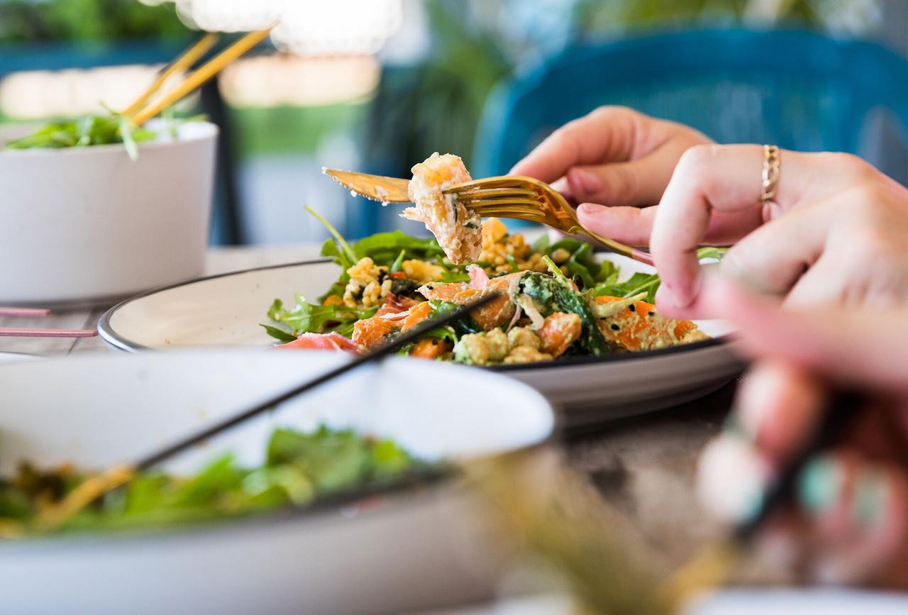 Роспотребнадзор дал рекомендации по здоровому питанию в новогодние праздники