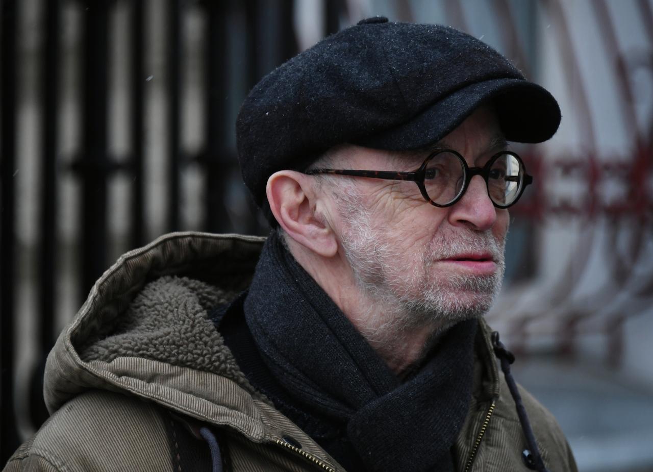 Появились новые подробности о состоянии сбитого на переходе поэта Рубинштейна