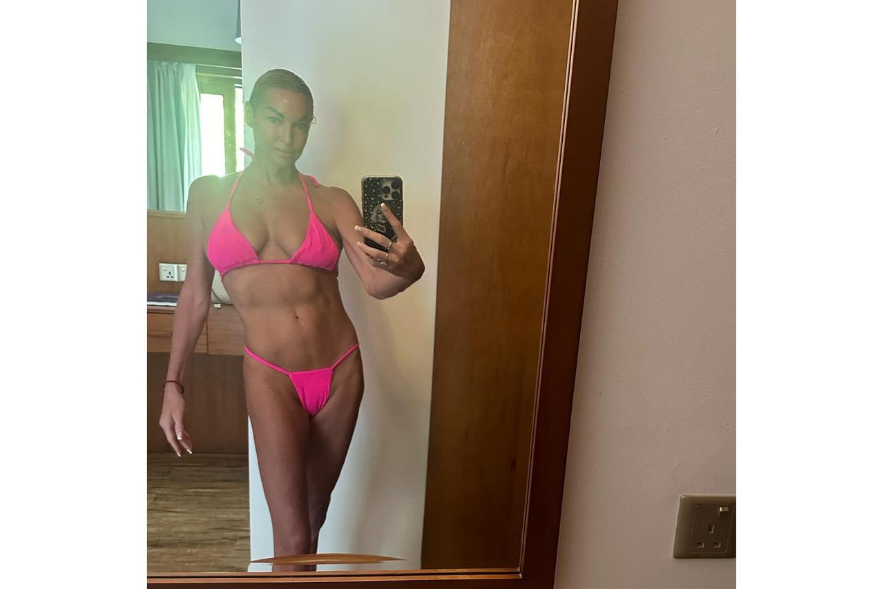 Россияне раскритиковали фото Анастасии Волочковой в бикини