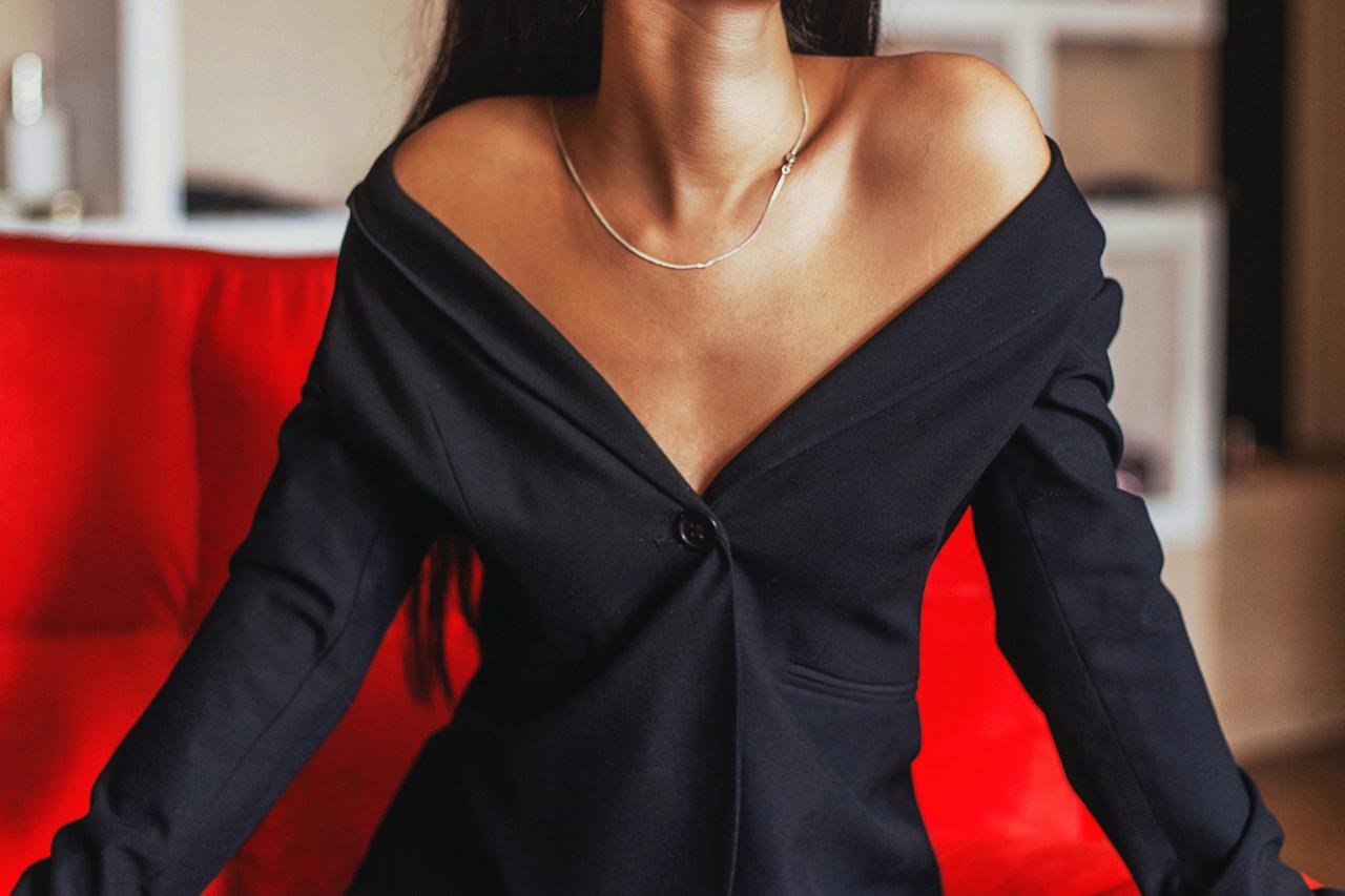 Стилист Лисовец назвал самые модные цвета в одежде весной и летом 2024 года