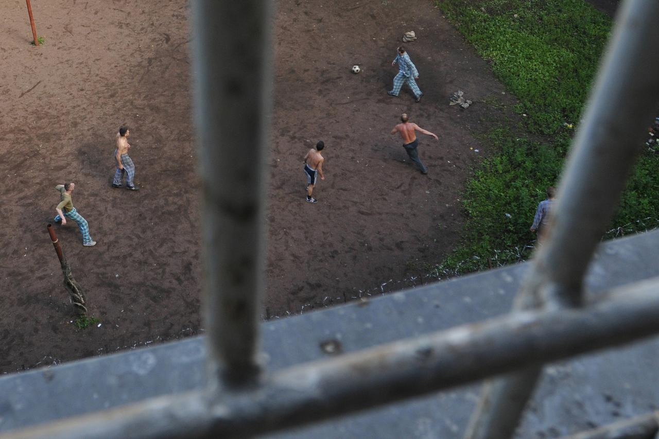 Бывшая санитарка психбольницы вспомнила о влюбленных в нее пациентах