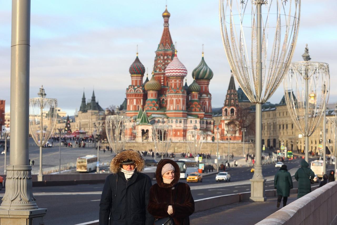 Жителей Москвы и области предупредили об опасной погоде