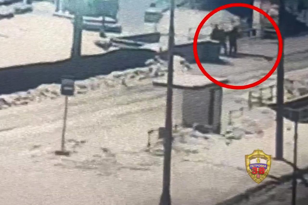 Избиение прохожего в центре Москвы попало на видео