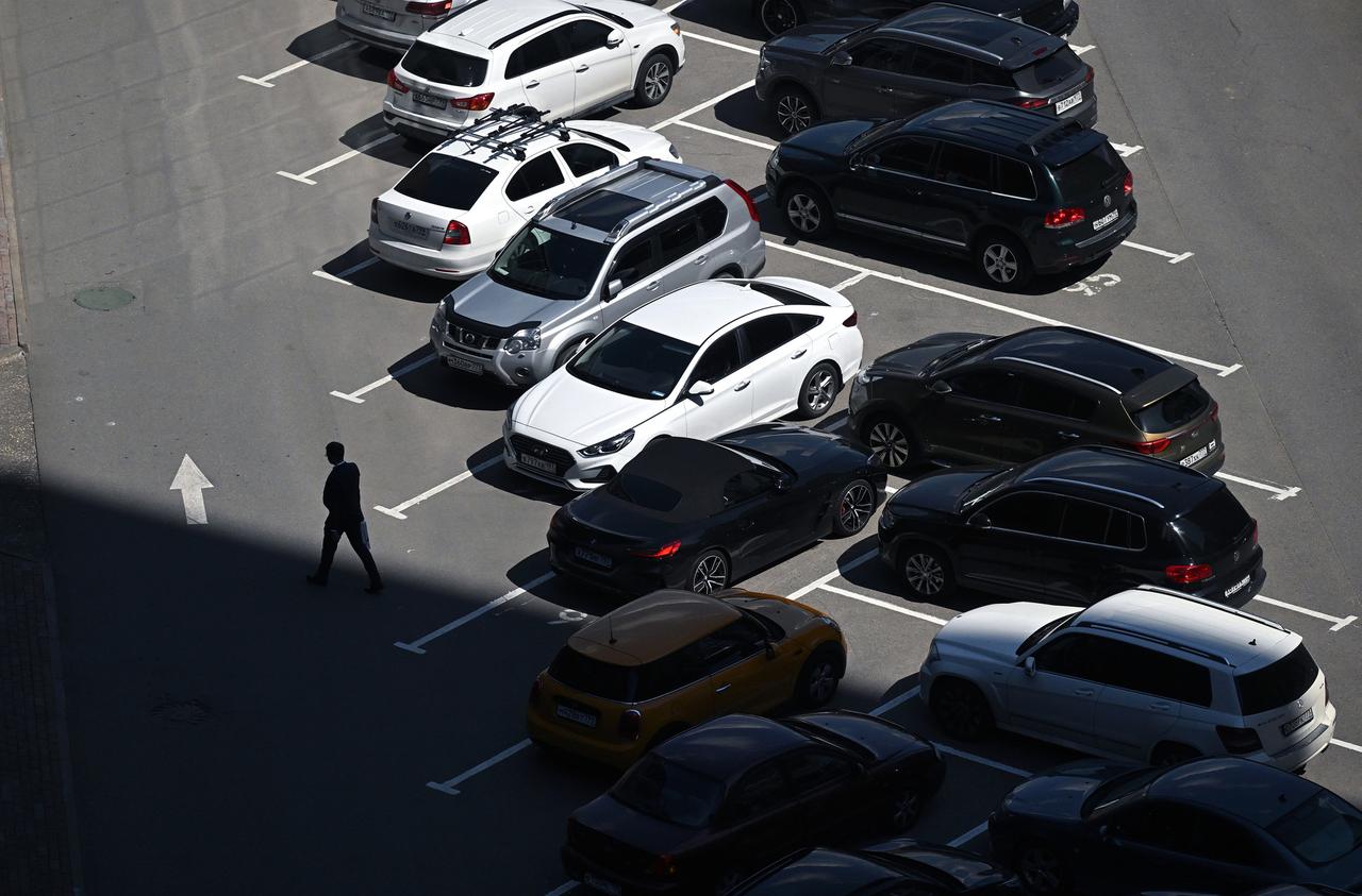 Парковки в Москве сделают бесплатными