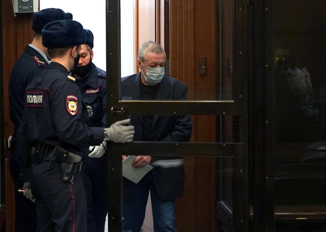 Михаилу Ефремову одобрили ходатайство о досрочном освобождении из колонии