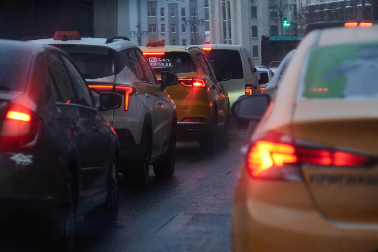 Автомобилистам рассказали о продолжающихся пробках в одном из районов Москвы