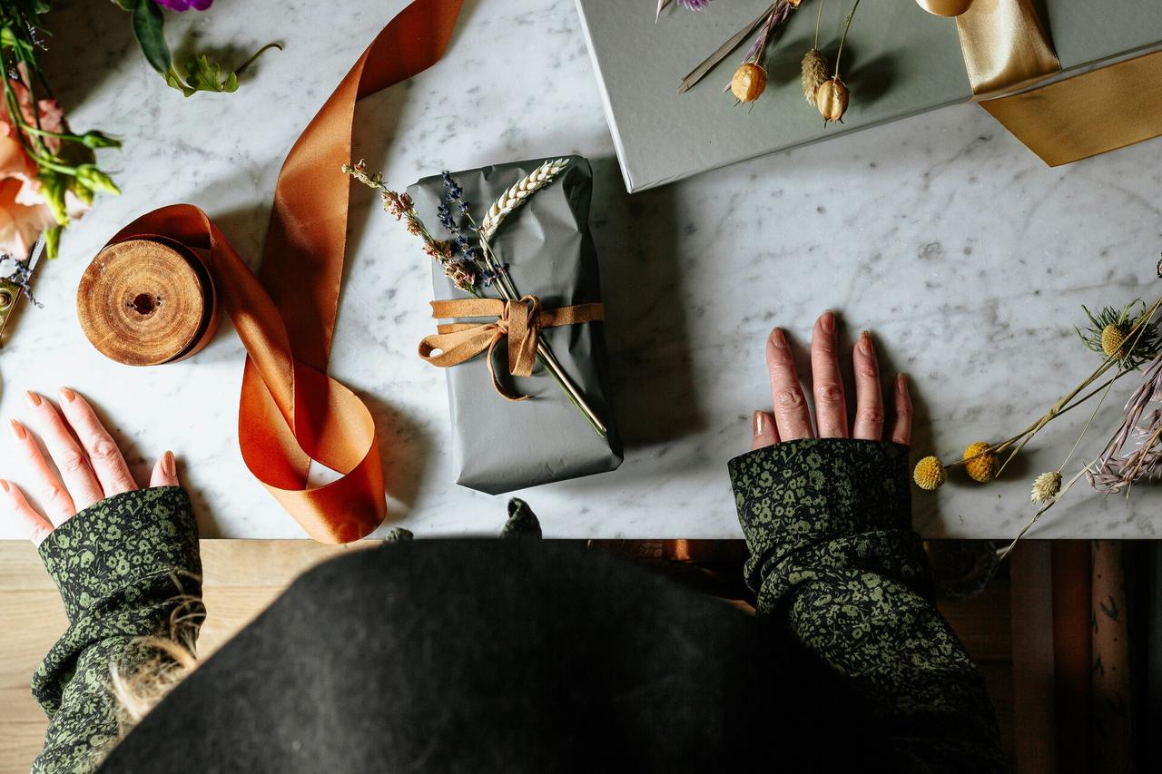 Психолог рассказала о правильной реакции на отказ женщины от подарка 8 Марта