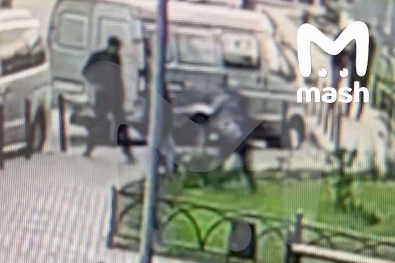 В Подмосковье мужчина ударил девочку в лицо и был избит прохожими