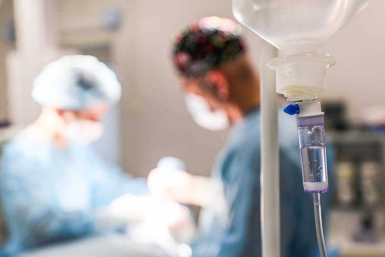 В Подмосковье врачи удалили пенсионерке опухоль размером с гимнастический мяч