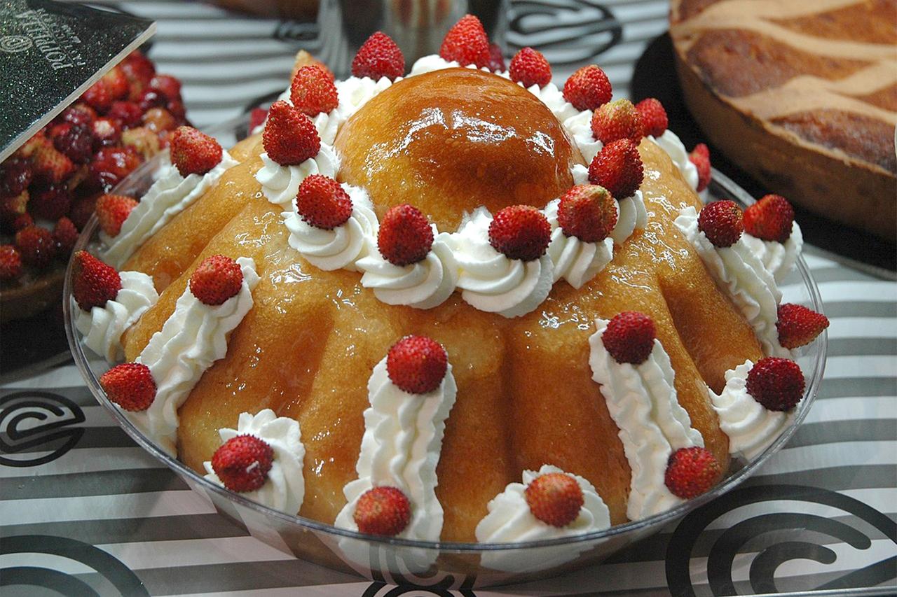 Врач предупредила о рисках инвалидности и смерти из-за поедания ромовой бабы